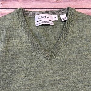 Calvin Klein V-Neck Sweater 
Size small